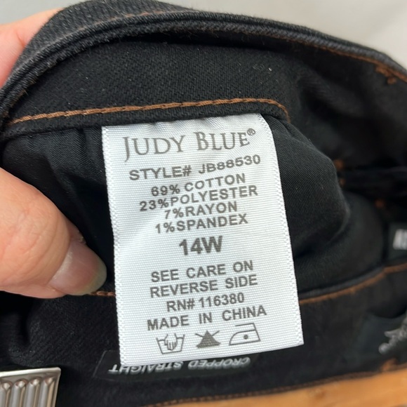 Judy Blue Leighton High-Rise Distressed Jean Straight leg size 14W - Picture 5 of 10